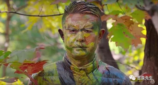 太荒诞了!这些时尚界的广告玩很大!