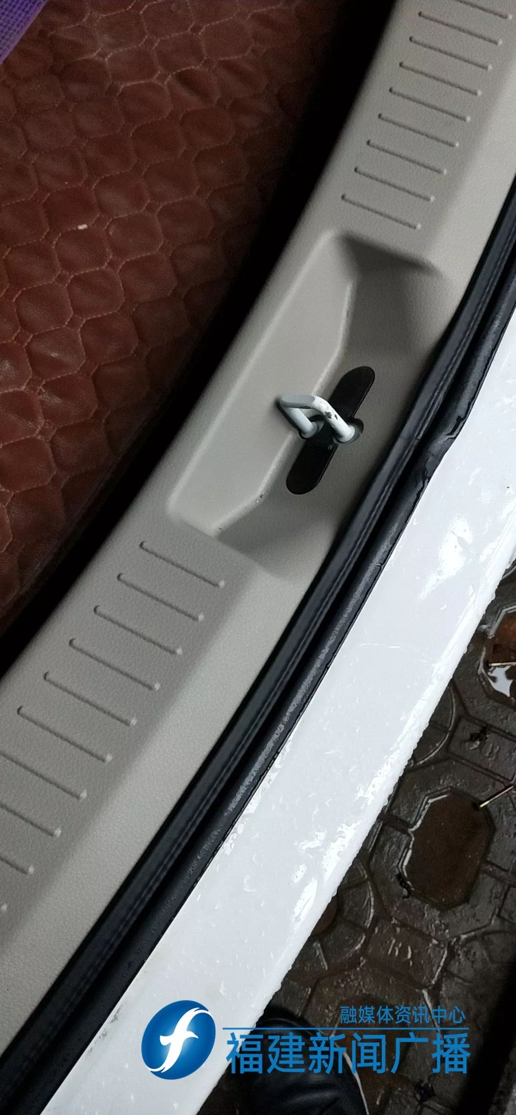 后备箱凹陷修复店,4s店后备箱修复报价