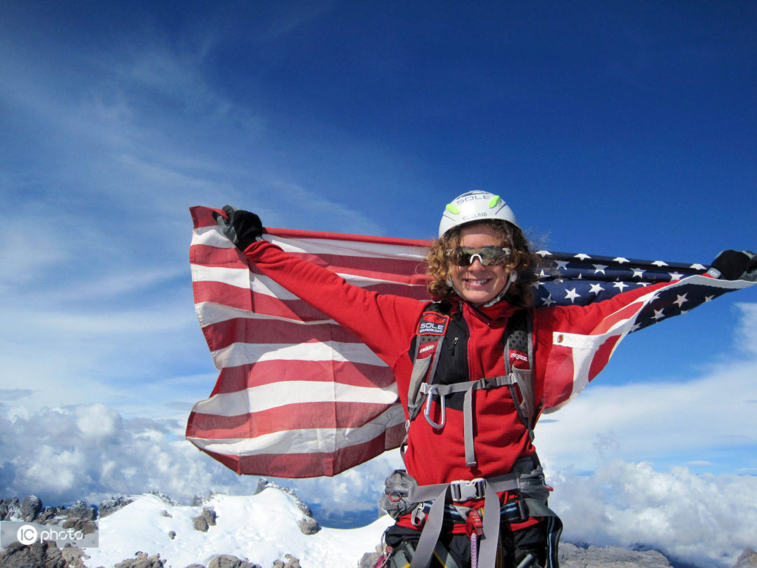 1950年登顶珠峰高清图,珠峰66年登山视频