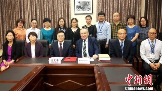 国际顶尖医学教授,中外顶级医学专家共同完成的手术