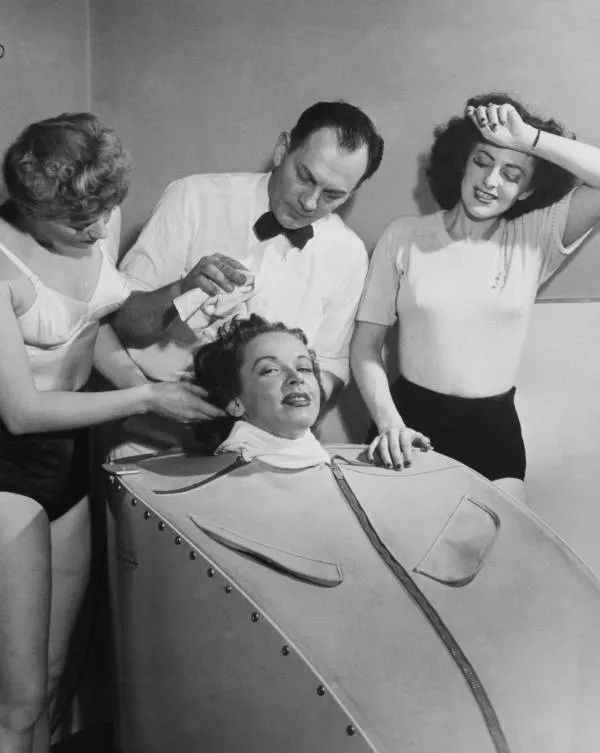 怪异的美容店,哪都不对劲