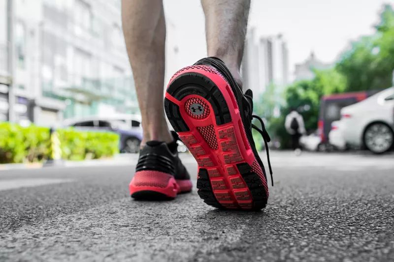 中底厚实的耐克跑鞋,ua最好穿的跑鞋