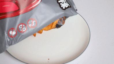 绝交！六一节竟然送我香菜薯片、虫子和卫生巾？