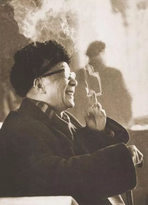 名家作者|写作拿手，我们抽烟也是行家