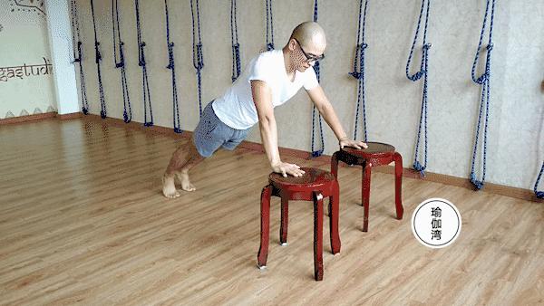 为什么锻炼做俯卧撑越做越少,为什么练俯卧撑只有双臂有感觉