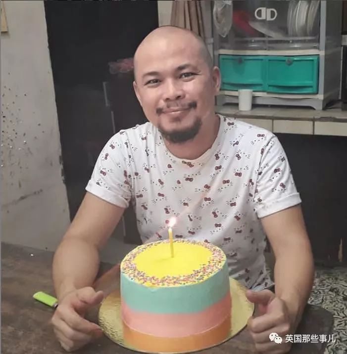 用布料给洋娃娃做衣服,手工高定时装