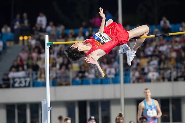 跳高冠军清华大学硕士,清华高材生又是跳高天才