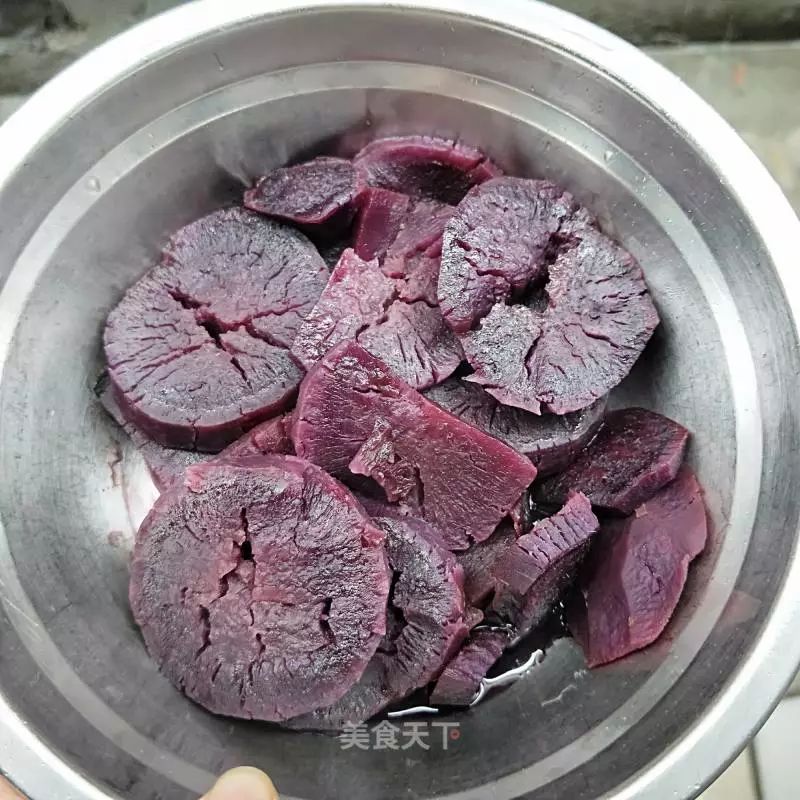 吃剩的饺子皮这样做，简单又好吃，简直香skr人