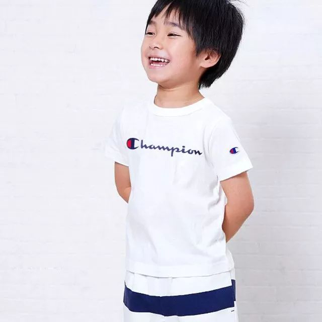 champion明星穿搭,全新champion冠军日版圆领卫衣