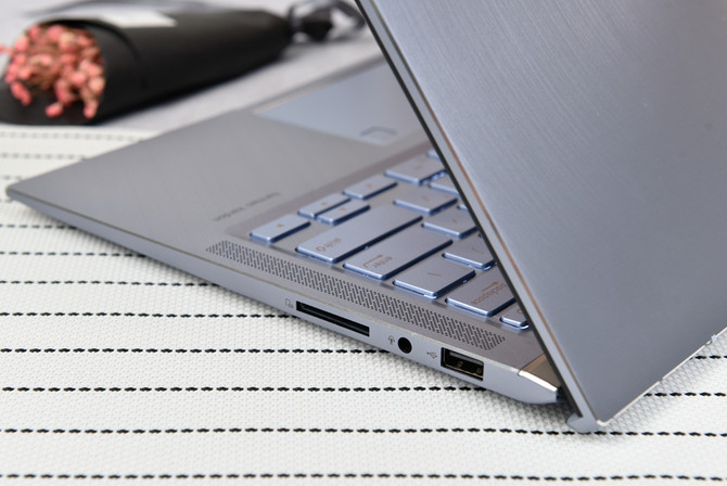 华硕灵耀deluxe14尊爵蓝和冰钻银,华硕灵耀deluxe14蓝色和银色