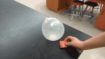 牛皮容易吹爆，但用这种普通食材泡过的气球戳不爆|科学DIY