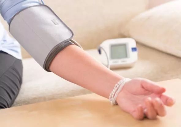 危险27岁女子突发脑梗,一女子突发脑梗