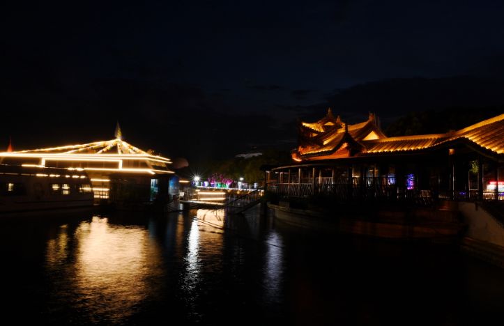 游玩天目湖水世界,静谧村庄夜景视频