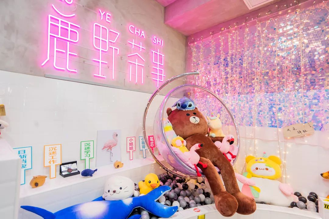 喝下一杯“星空”!探秘出片率200%的奶茶店,引众人打卡的秘密竟然是...