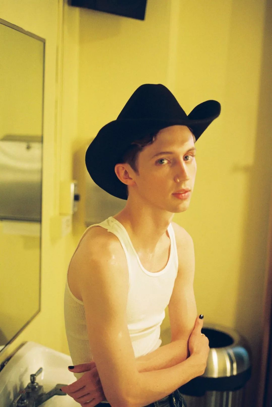 “戳爷”号召庆祝“同志骄傲月”；宠物需植入芯片写入日本法规；提供高视野的“潜望镜”眼镜…「设计烩报135期」