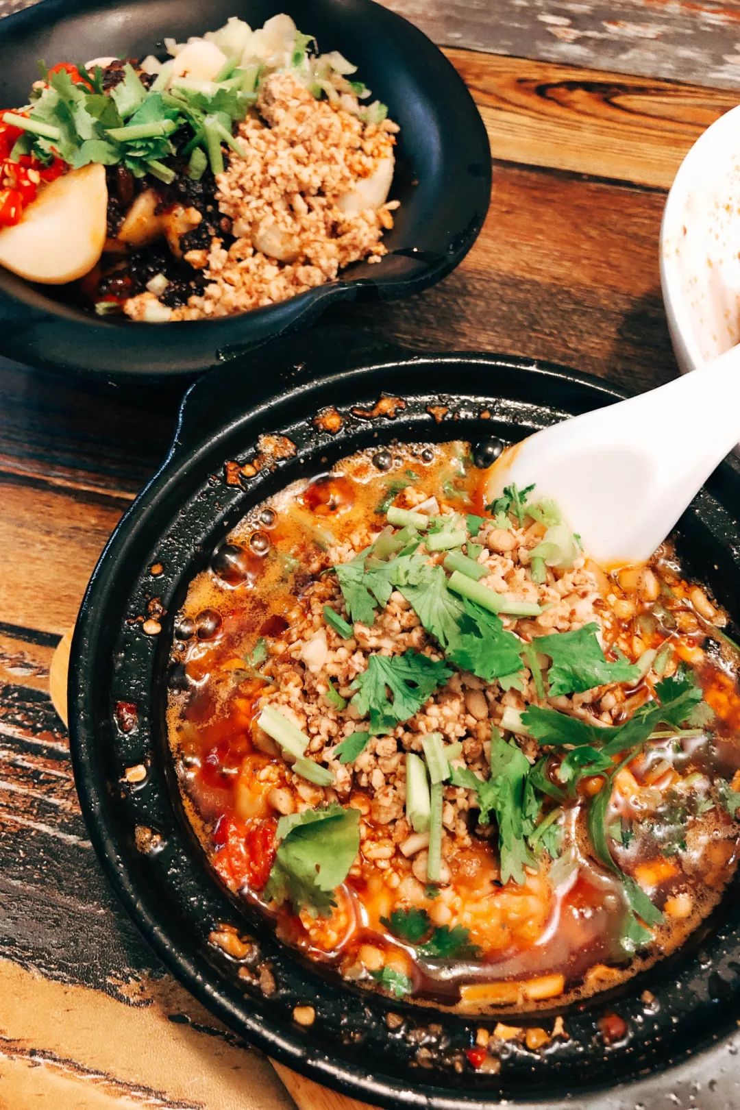 雨女有瓜|我去成都LV展出差的24小时吃成了真实的猪