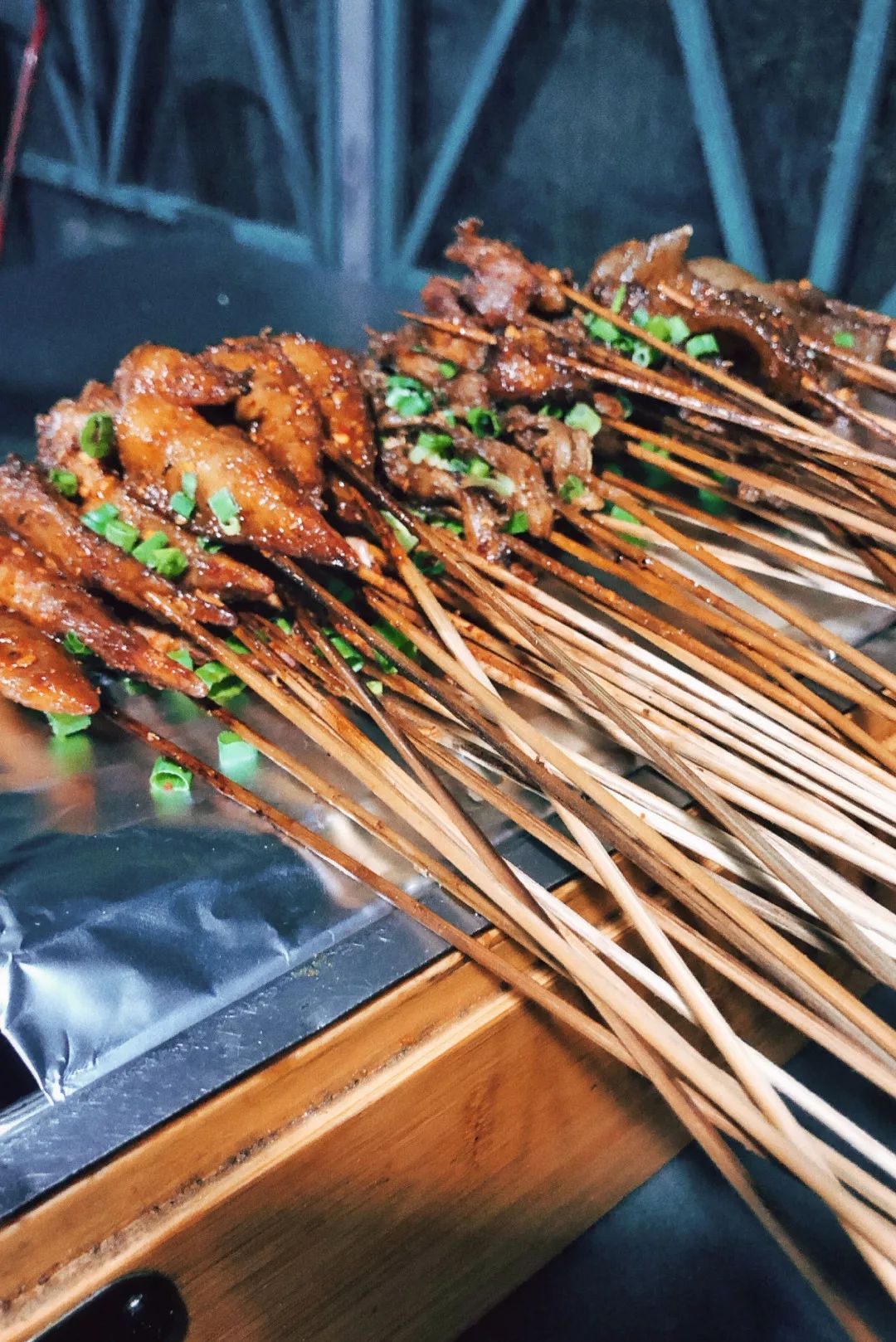 雨女有瓜|我去成都LV展出差的24小时吃成了真实的猪