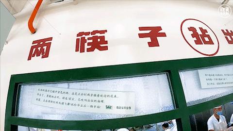 竹架子火锅，有5层高，一筐一筐吃