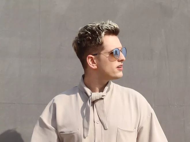 男模摆拍动作大全夏装,男模摆拍动作大全