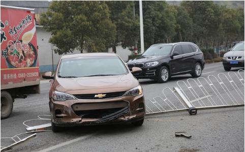 教您十大安全驾驶技巧,安全驾驶100个技巧