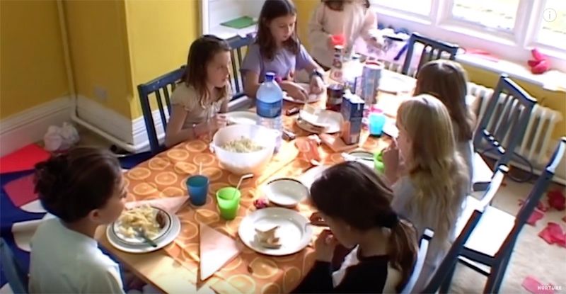 没有大人只有孩子一起住,没大人管的小孩