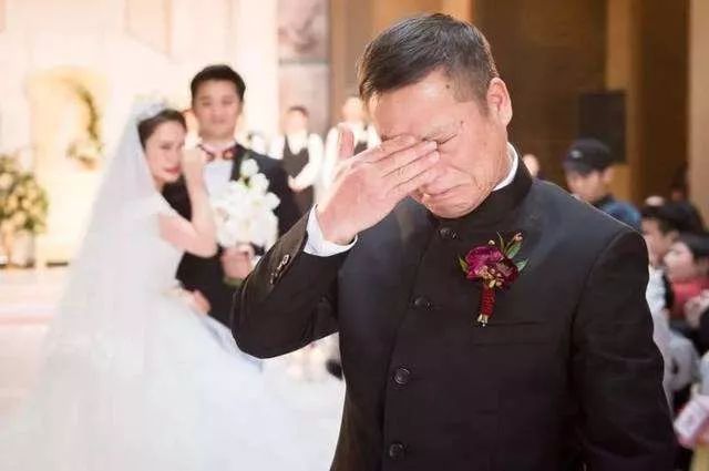 爸爸婚礼上说的话,爸爸在婚礼上会说些什么双语夜听