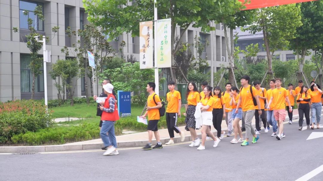 欢迎同学们回来母校学习,欢迎校友们常回家看看