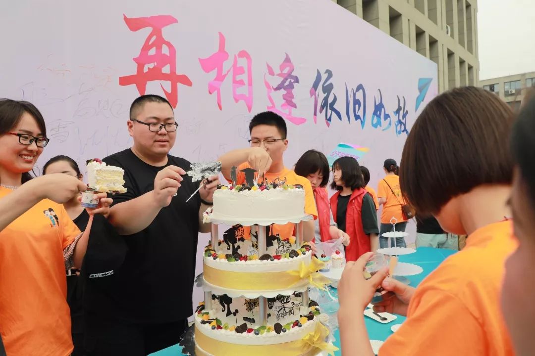 欢迎同学们回来母校学习,欢迎校友们常回家看看