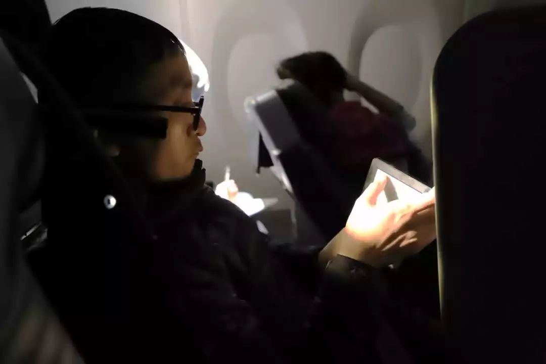 体验19个小时飞机,体验时间最长的航班