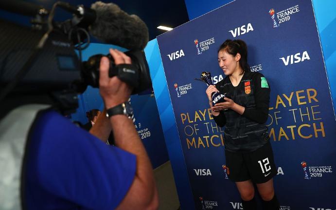 彭诗梦门将,门神盛赞武磊