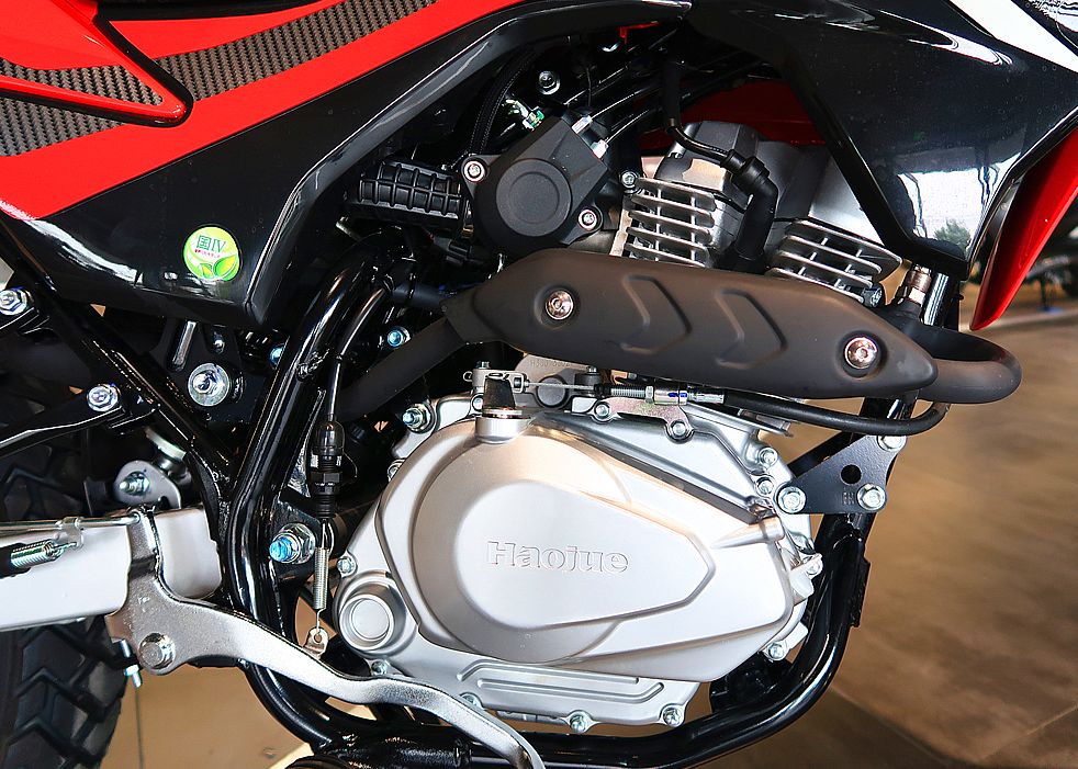 nk150豪爵对比阿普利亚terra150,到店新车视频