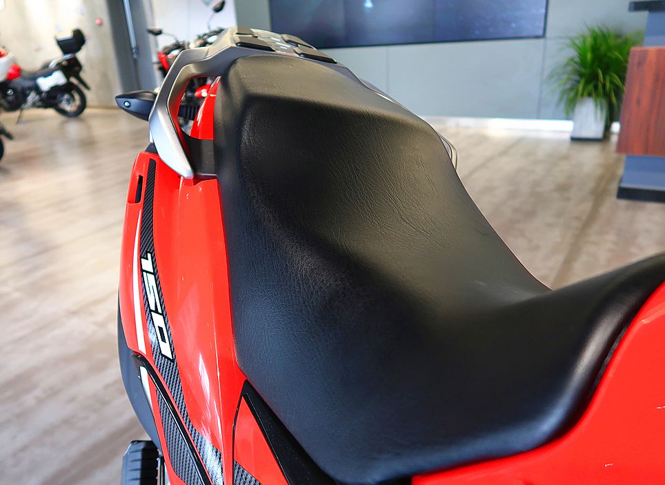 nk150豪爵对比阿普利亚terra150,到店新车视频