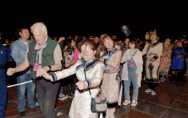 庆祝鄂伦春族篝火节,鄂伦春族篝火节介绍视频