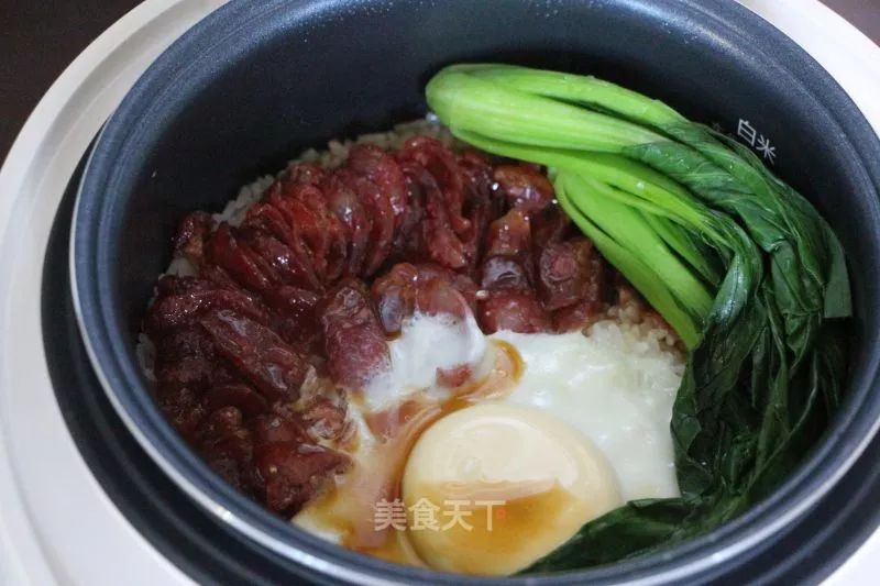 10分钟搞定的懒人焖饭有肉有菜 (懒人焖饭一锅就搞定重点是巨好吃)