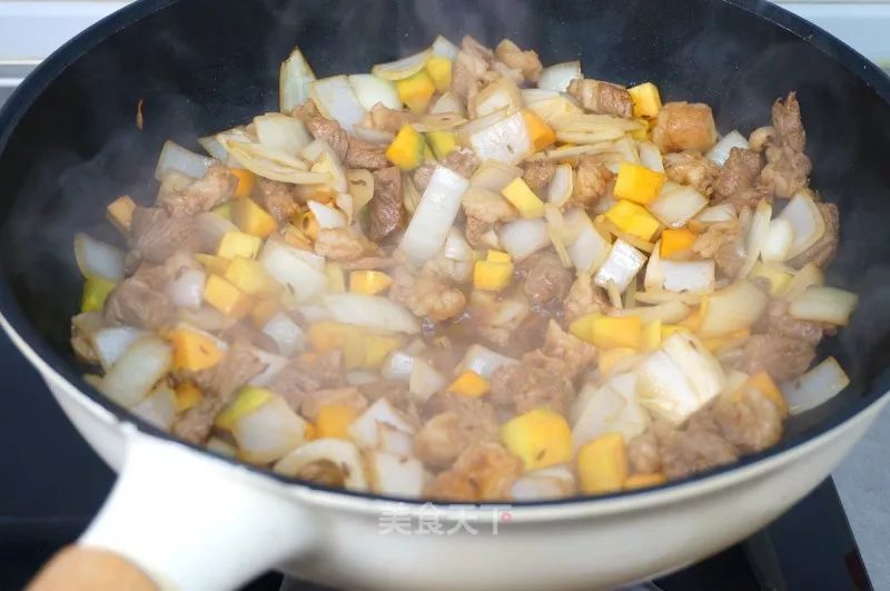 10分钟搞定的懒人焖饭有肉有菜 (懒人焖饭一锅就搞定重点是巨好吃)