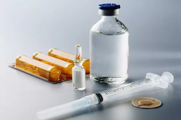 胳膊上的小圆疤是什么,手臂的疤是怎么形成的