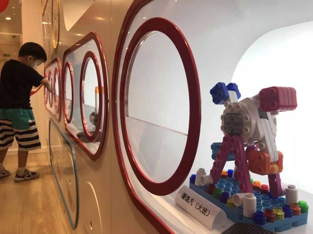 二宝爸探店|魔都市中心新开了一家布鲁可积木店!还请你们带娃免费来体验拼搭~