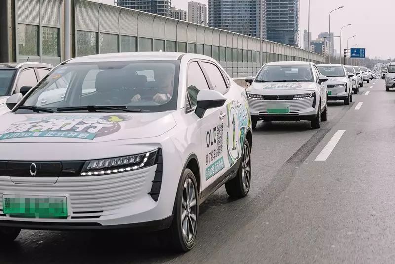 闀垮煄姹借溅澶ч噺鎷涗汉宸ヨ祫浣庡悧,闀垮煄姹借溅闆嗗洟鎷涗汉