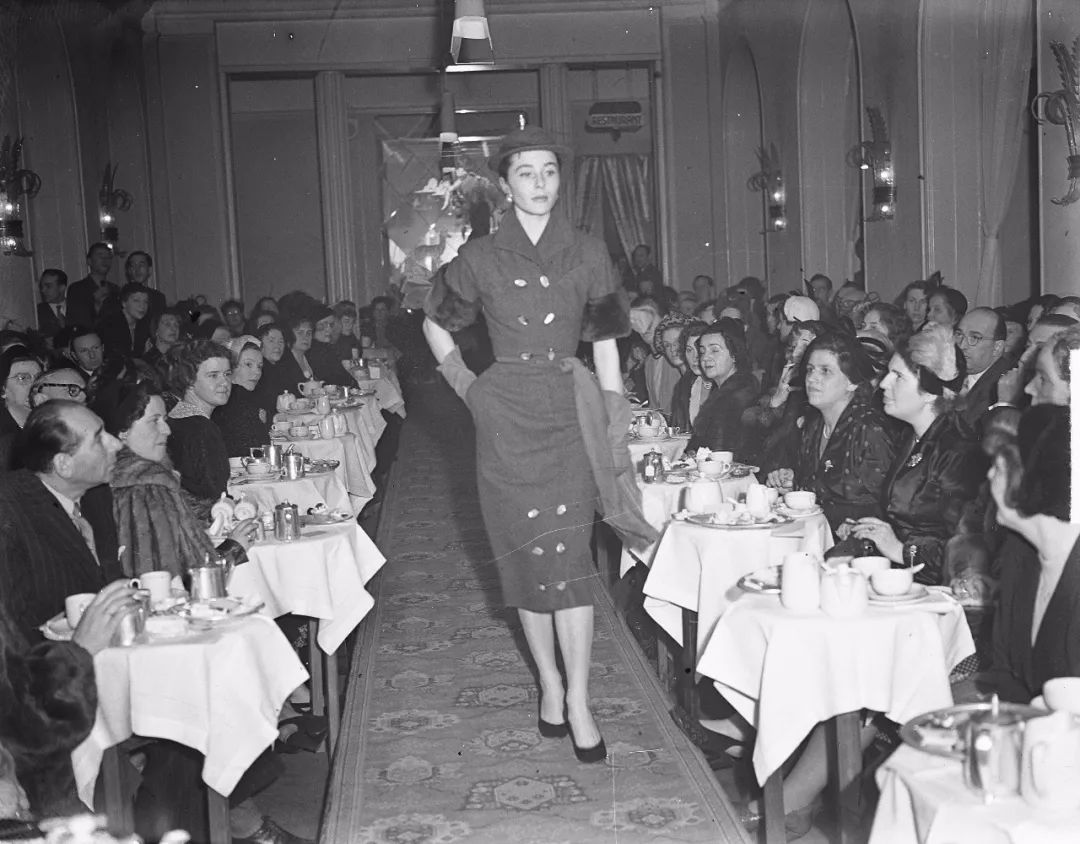 这位香奈儿的死对头，与迪奥先生齐名，打造出最原汁原味的法式优雅