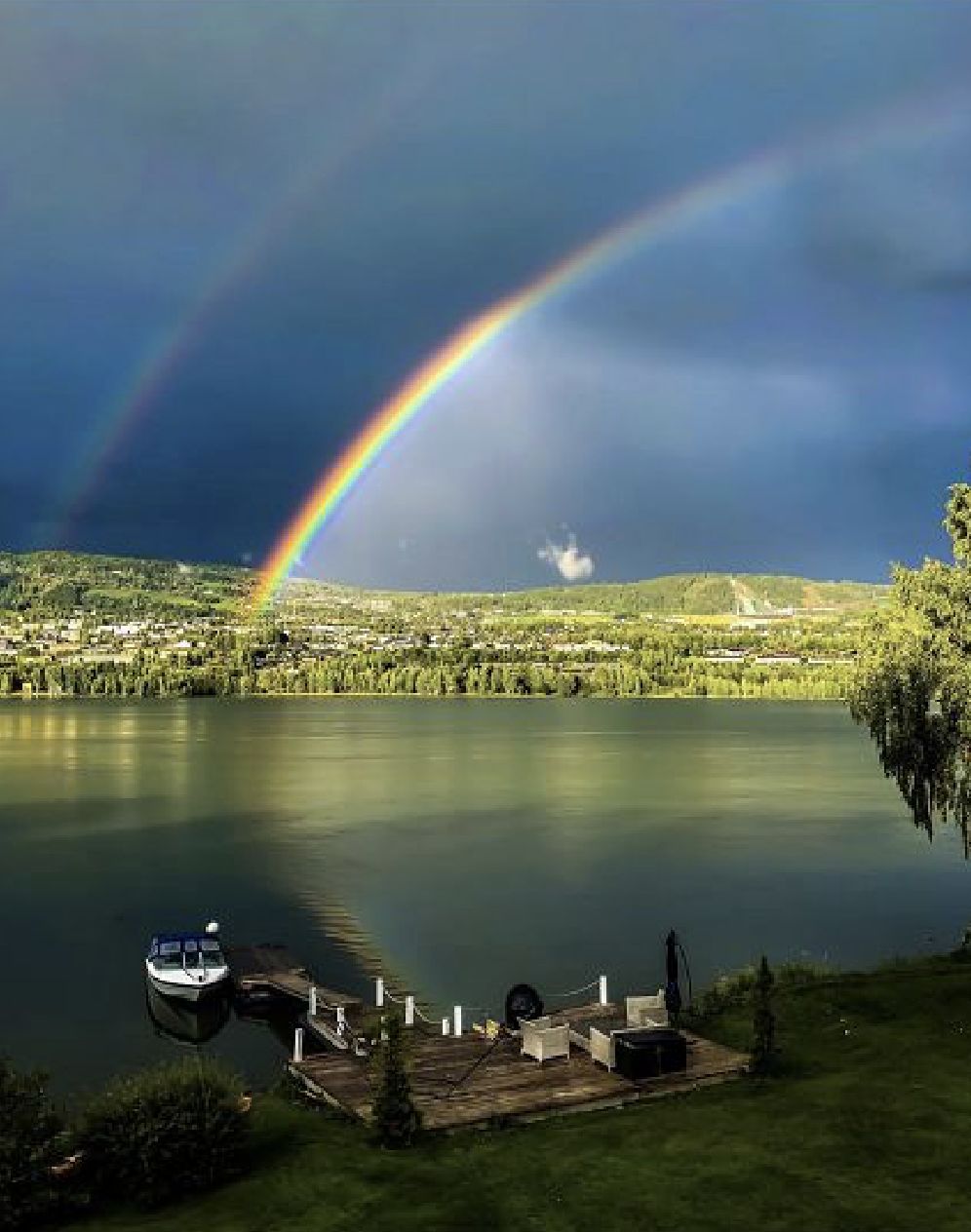 每个人的心底深处都有一个人,每个人的心底总藏着一个人