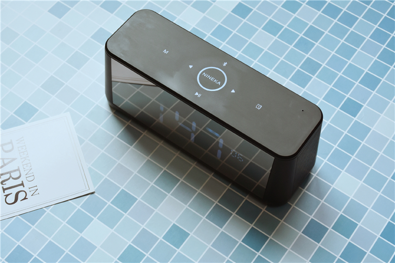 复古蓝牙音箱学生党开箱,手提式蓝牙音箱开箱测评