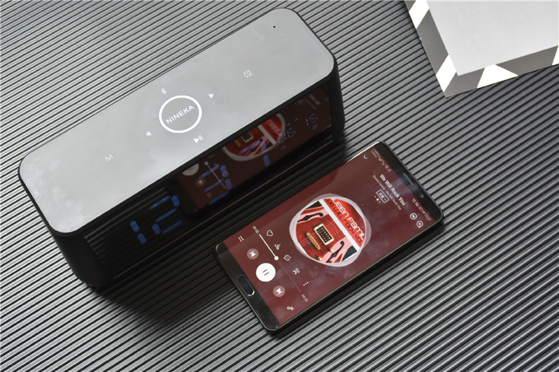 复古蓝牙音箱学生党开箱,手提式蓝牙音箱开箱测评