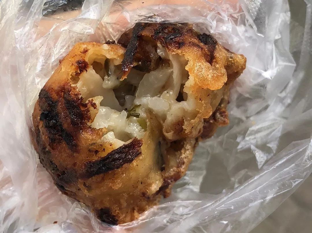 地铁5号线=宝藏美食线?老杨小黄鱼、老纪蚝宅、舟东奶酸菜鱼…终于可以一路吃过来