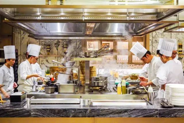 ¥498起/2位|西湖畔传奇酒店!6种口味小龙虾+美国生蚝+澳牛不限量!千岛湖啤酒尽情畅饮