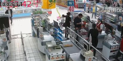 警惕！超市里有人带刀片专挑孩子下手！受害人都有这个特点