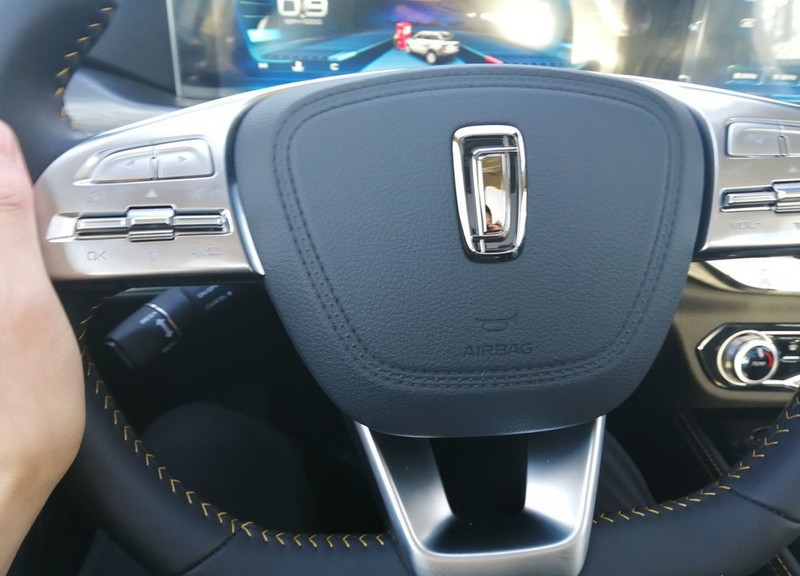 光看图片真是不行，奔腾T77实车太亮眼