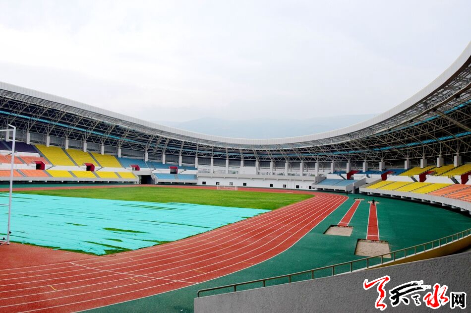 天水体育中心游玩,天水市体育中心跑道