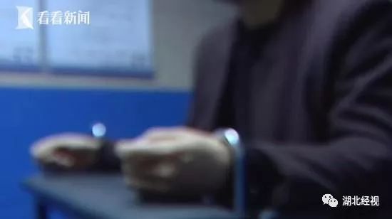 嫌楼上太吵男子持刀杀害邻居夫妇,嫌小孩吵持刀捅人