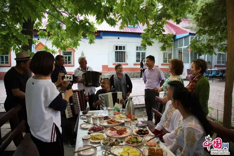 【记者的*疆新**日记】塔城印象：一棵橡树满城风情