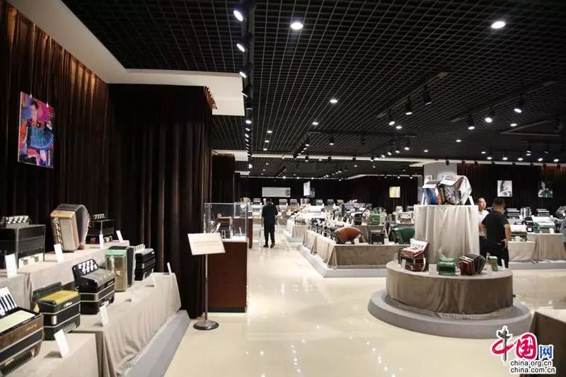 塔城印象红瓶酒,塔城映像